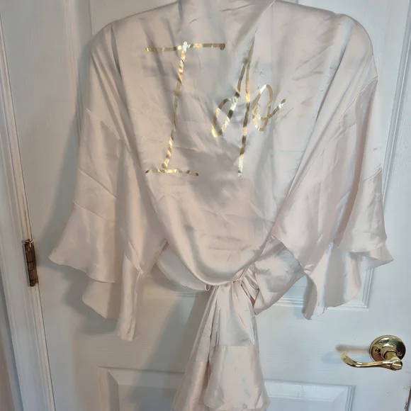 Victoria's Secret Ivory Satin Robe - Picture 2 of 7